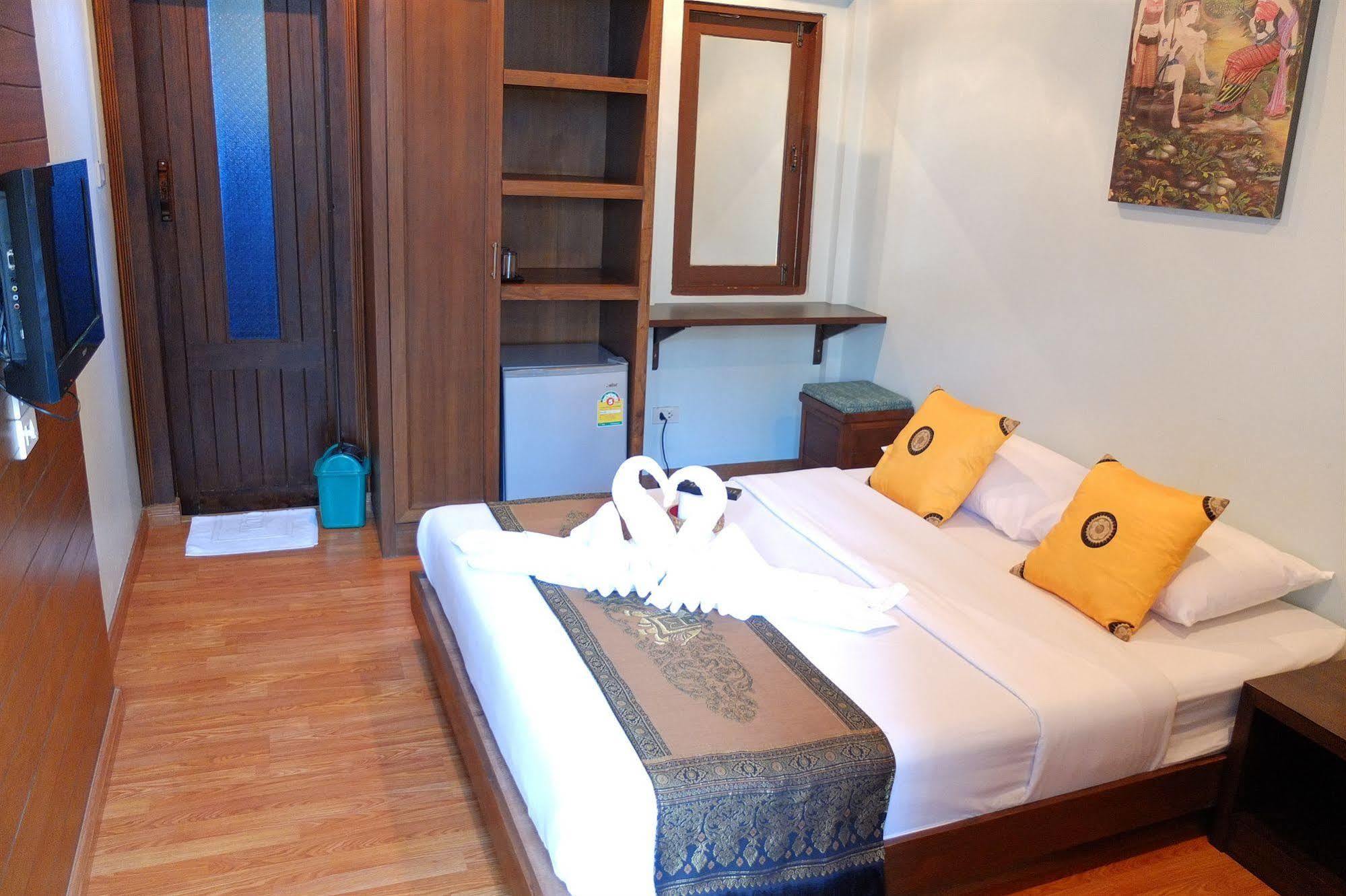 Baanlek Homestay *