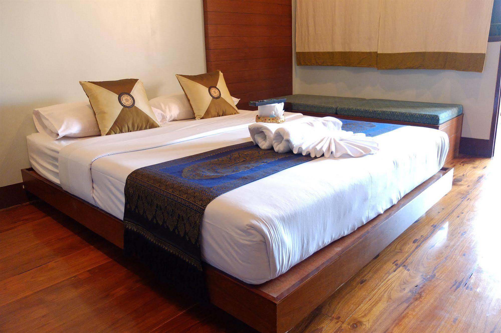 Homestay Baanlek *